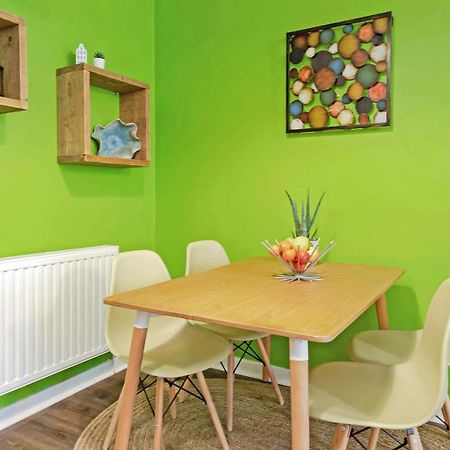 Cheerful Stays: Spacious Flat In Vibrant Leith Edinburgh Exterior photo