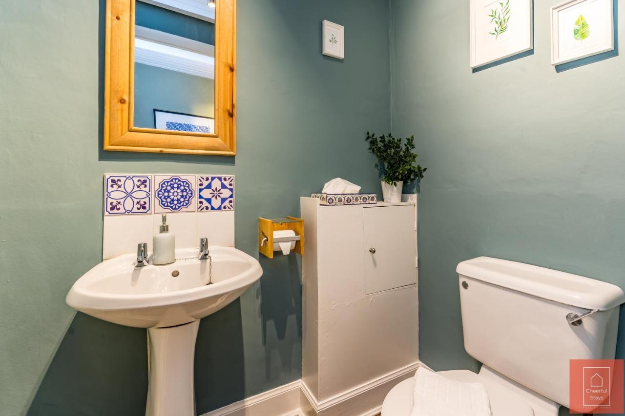 Cheerful Stays: Spacious Flat In Vibrant Leith Edinburgh Exterior photo