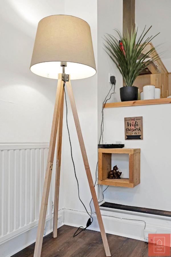 Cheerful Stays: Spacious Flat In Vibrant Leith Edinburgh Exterior photo