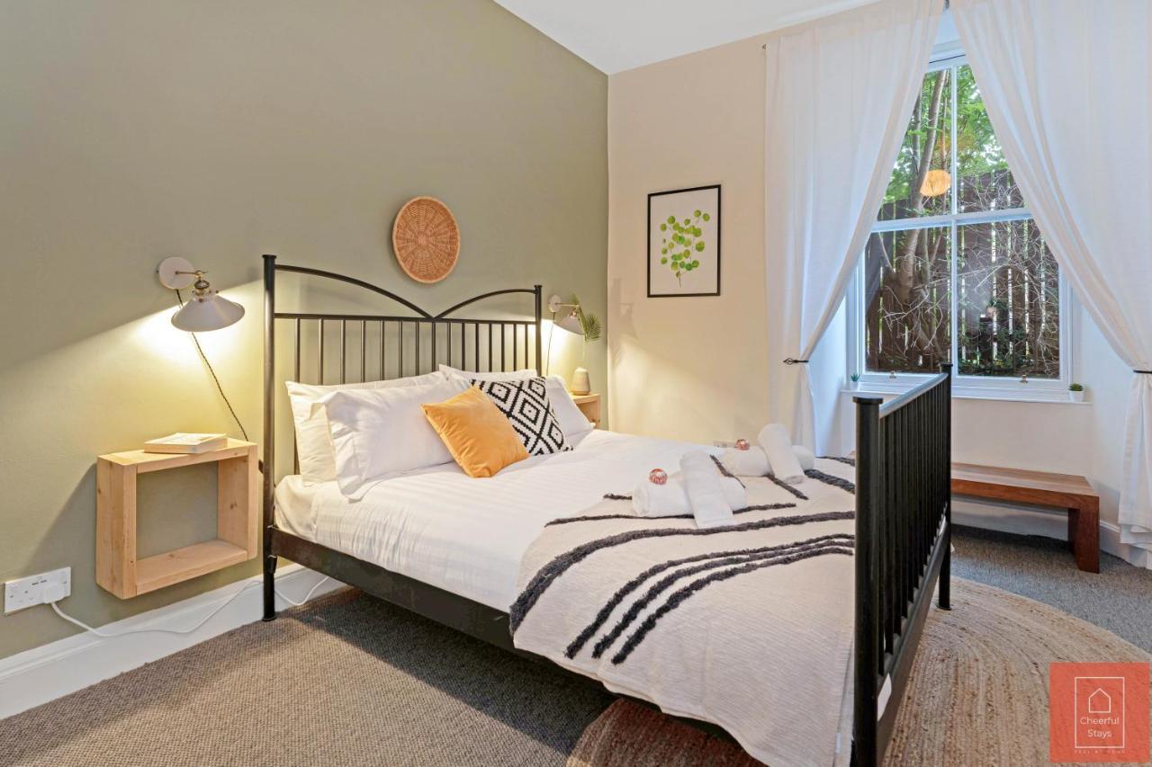 Cheerful Stays: Spacious Flat In Vibrant Leith Edinburgh Exterior photo