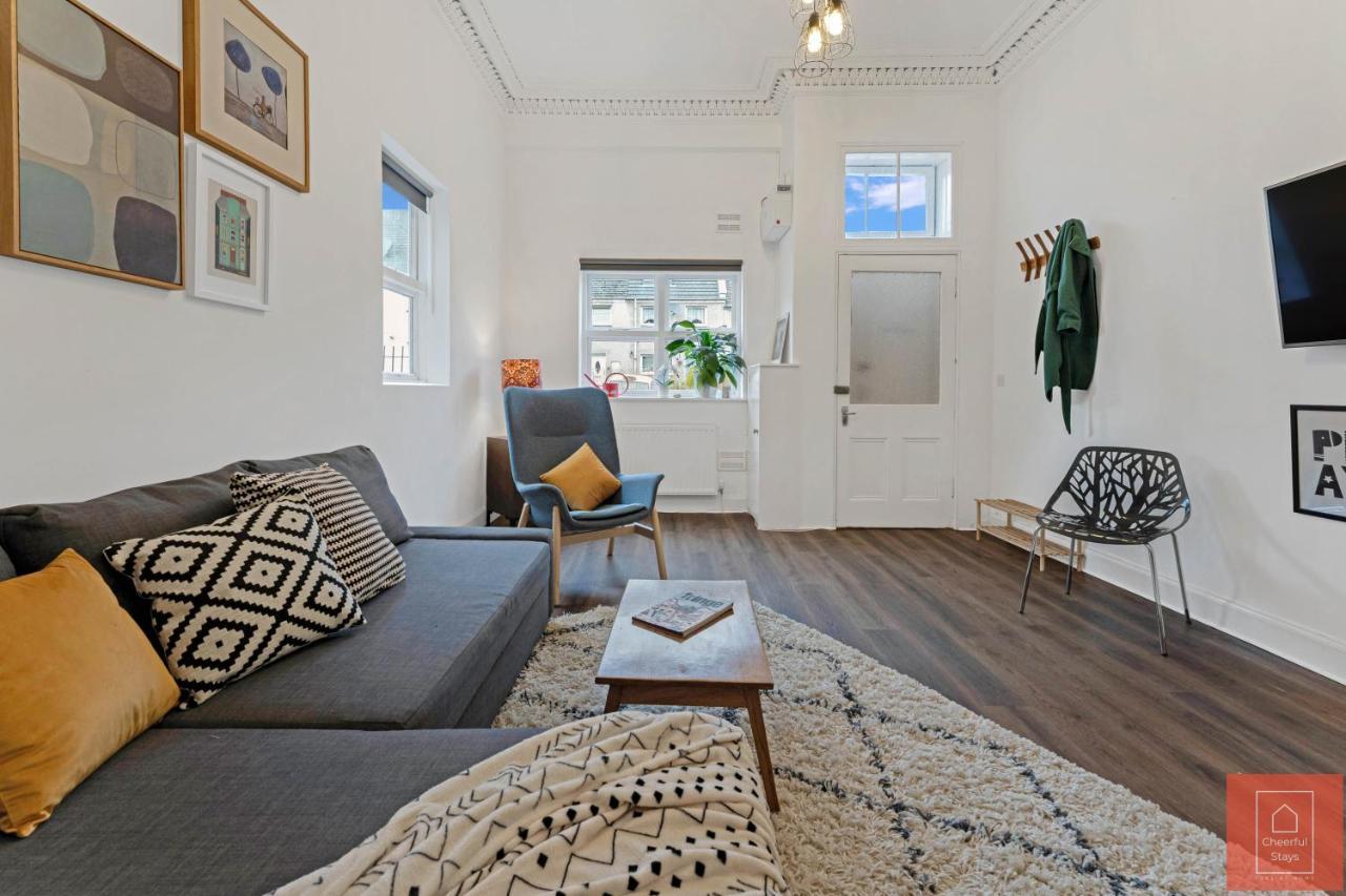 Cheerful Stays: Spacious Flat In Vibrant Leith Edinburgh Exterior photo