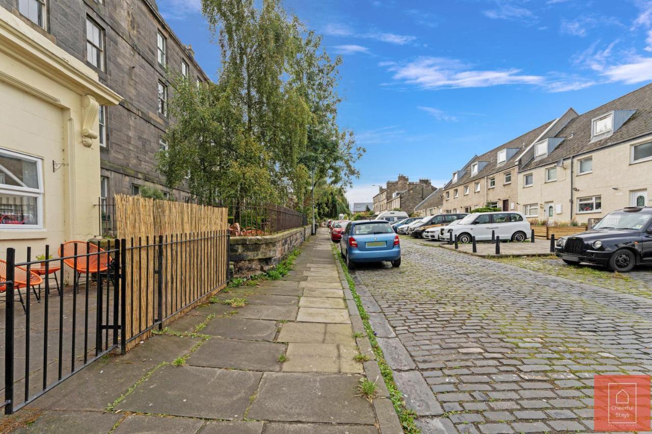 Cheerful Stays: Spacious Flat In Vibrant Leith Edinburgh Exterior photo